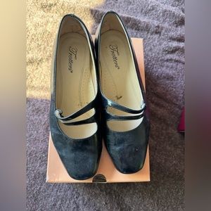 TROTTERS Premium Leather Doreen Pumps